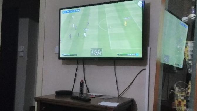 Pes oynayan kız başkadır değil mi?