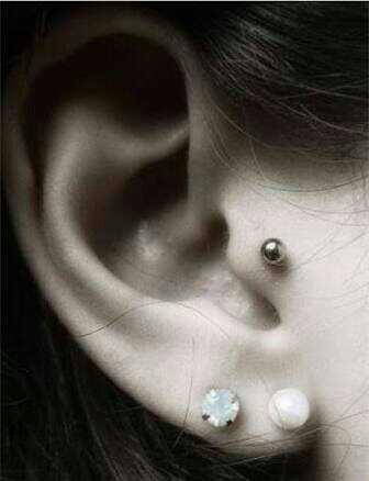 tragus piercing??