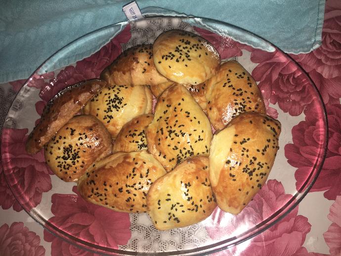 Evlenirken hamarat bir kız mı, yoksa beceriksiz ama güzel bir kız mı tercih edersiniz?