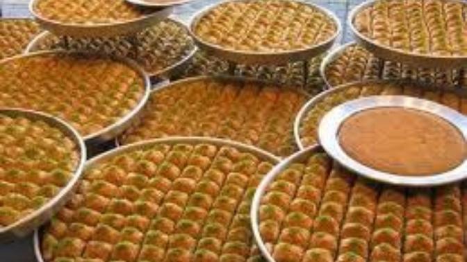 Nişan tatlısının ortasından mı yersiniz kenarından mi?