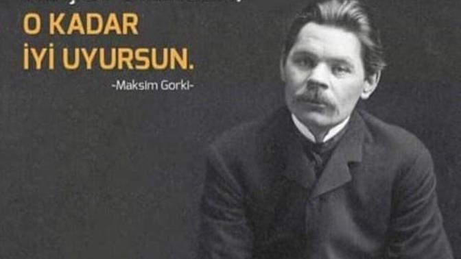 Az şey bilen insanlar daha mı rahat uyuyor?