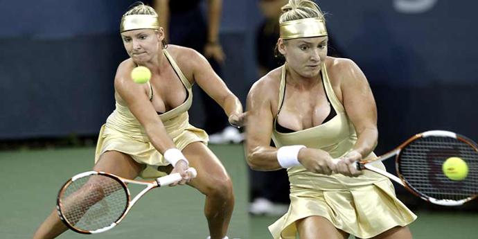 Tenis oynayan kızlar abartmıyor mu sizce?