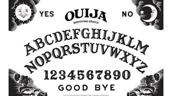 Ouija tahtası ve tarot kartları?