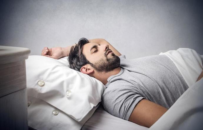 ezan okunurken yatılır mı?