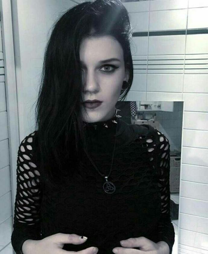 black metal & goth tarzı nasıl??