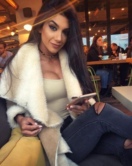 Beyler bayanlar sizce bu Türk Hatun nasıl?