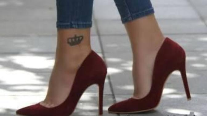 Sizce bir kadın stiletto giymeli mi?