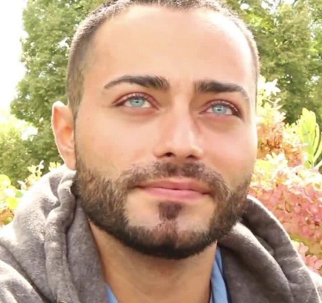 Bu güzel gözlü erkeklerden en iyisi hangisi ?