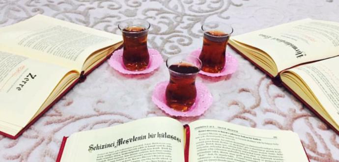 Dost meclisinde muhabbetinizin yanında çay mı tercih edersiniz? Kahve mi?