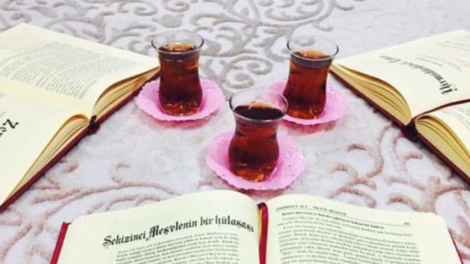 Dost meclisinde muhabbetinizin yanında çay mı tercih edersiniz? Kahve mi?
