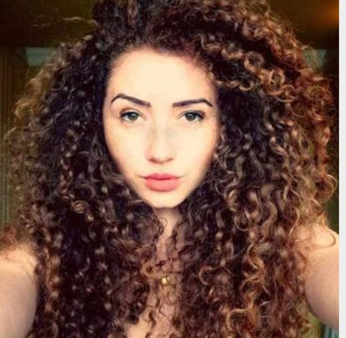 Benim gibi saçları kıvırcık olupta nefret eden var mi?