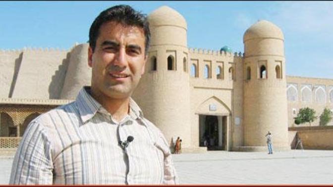 Resimdeki bu adamı fetoculuktan tutukladılarmı sahi bu adam şimdi nerede?