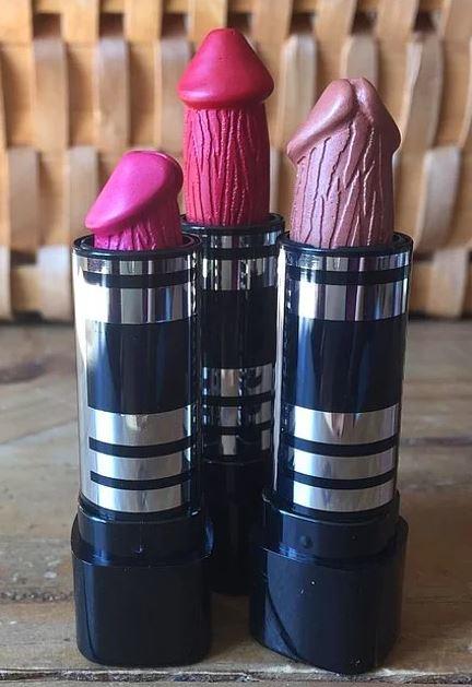 Penis şeklinde Rujlar çıkmış ve raflarda yerini almış, Deneyen var mı ve ya alır kullanır mısınız?