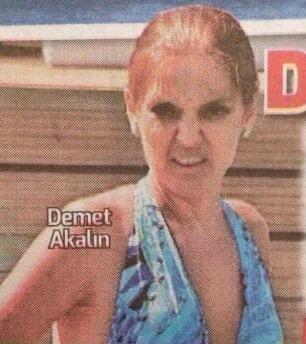 Türkiye'nin en güzel kadını açık ara Demet Akalın değil mi?