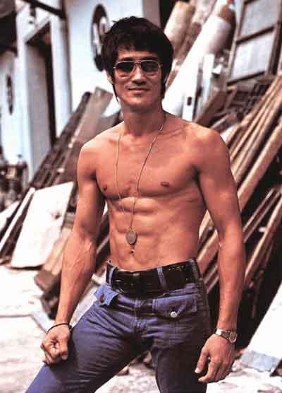 Sizce Bruce Lee yakışıklı mı?