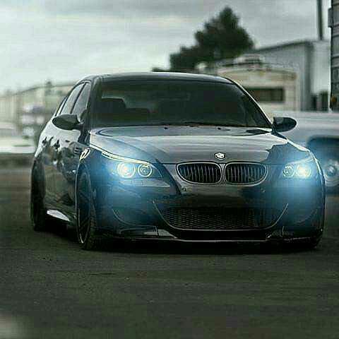 bu BMW arabası kadın arabasımı??