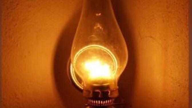 Bir gaz lambası, bir gaz sobası, bir de mum bulunan karanlık ve soğuk bir odaya girseniz ilk hangisini yakardınız?