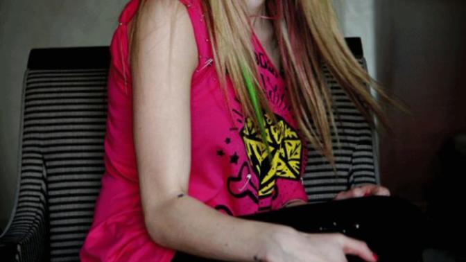 Avril lavigne mi Vs miley cyrus mı 👍👎😃?