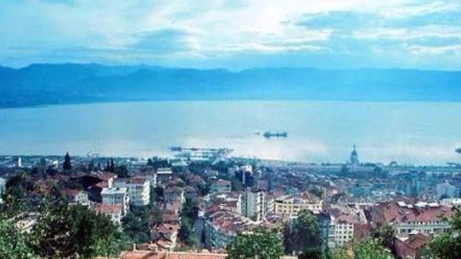 İzmit'li olan izmitin suyundan içen''sen bizi kesemiyon galiba diyen var mı 😀😀?