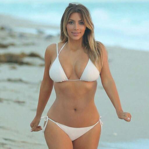 Sizi kimsenin görme ihtimali olmadığı bir yerde denize veya havuza bikini ile mi girersiniz yoksa çıplak mı??