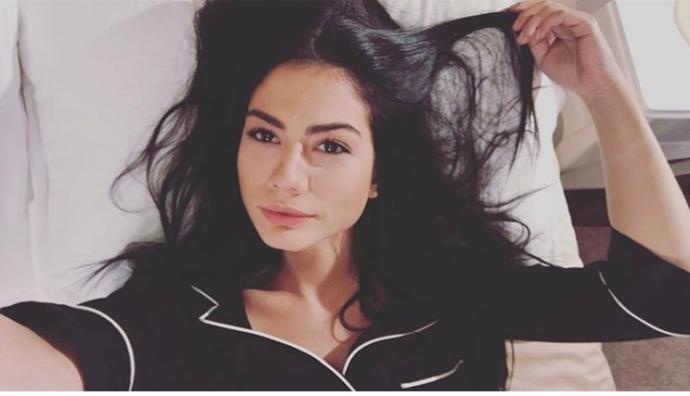 Sizce Demet Özdemir (oyuncu) güzelmi  ya da  güzel degilmi?