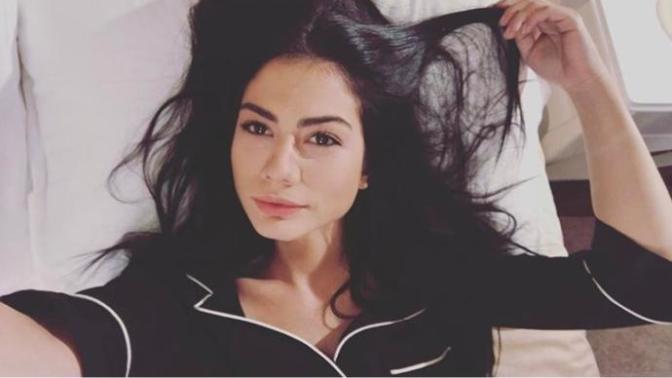 Sizce Demet Özdemir güzel mi?