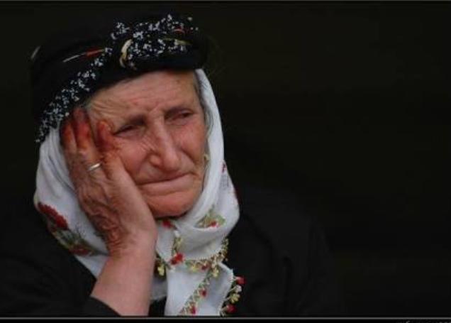 Uçurumun kenarındasiniz.Karşınızda eşiniz ve anneniz var düşmek üzereler ilk kimi kurtarirsiniz??
