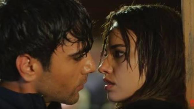 Romantik dizi ve filmlerde başrol oynayan erkekler neden asi, gizemli, sert görünümlü oluyor? Sizce bu bir mesaj mı?