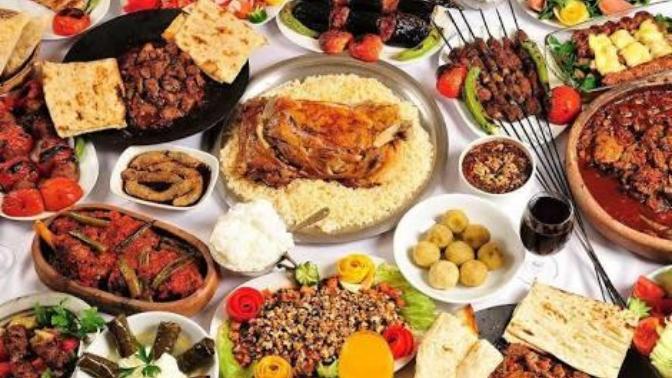 Ey ahali evde tek kaldım ve ne yemek yapsam kararsız kaldım 😊 Yemek adı ve varsa tarifini gönderir misiniz?