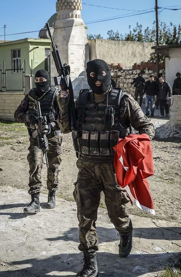 Sizce Özel Harekat Polislerimi daha havalı Yunus Polislerimi ve bide hangisi daha Kahraman?