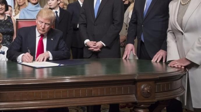 Küçük Çocuk Trump Gelir Gelmez Harekete Geçti Verdiği Kararlarla İlgili ne düşünüyorsunuz?