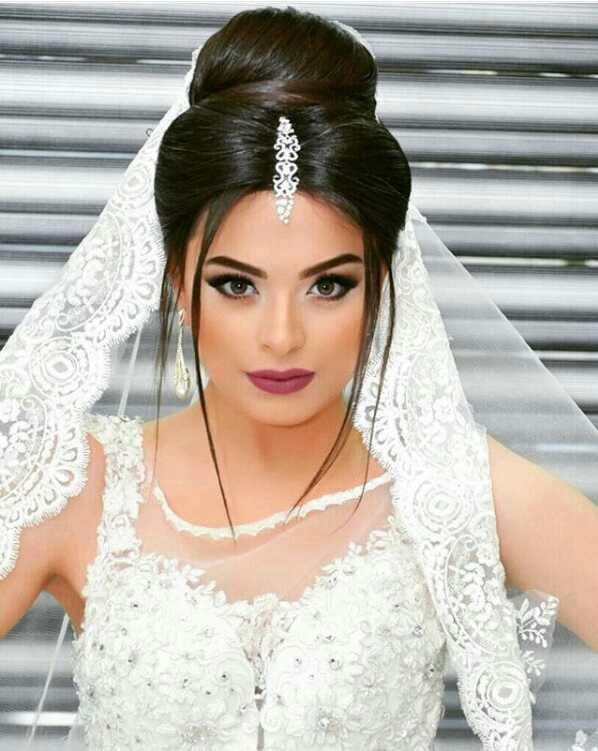 En yakın arkadaşın düğününe hangi saç daha uygun sizce??