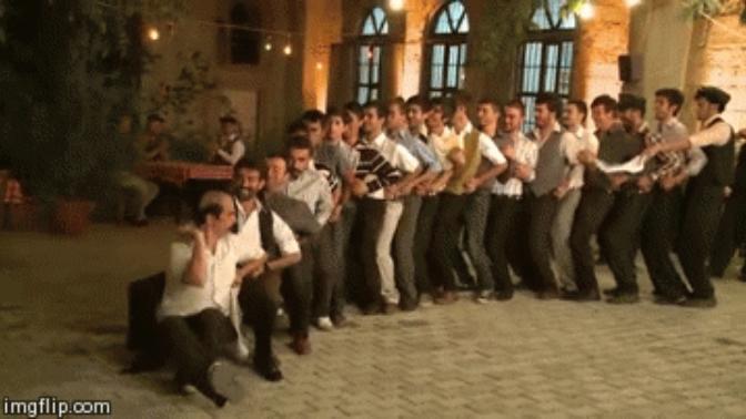 Düğünde eşinizle halay çekmek istiyor musunuz?