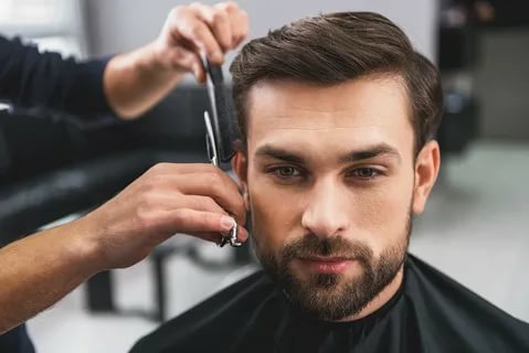 Alnı açık erkeklerde saç modeli nasıl olmalı?