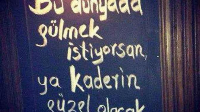 Bu dünyada gülmek istiyorsan, Ya kaderin güzel olacak, Ya da kafan! Senin neyin eksik gülmek için?