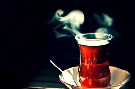 Sevmek çaydır sevilmek şeker bizim gibi garipler çayı şekersiz içer?