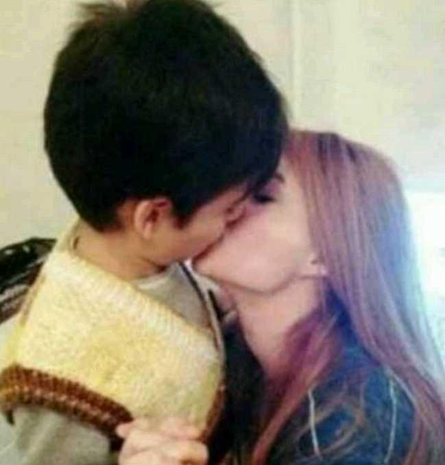 Şu fotoğraftaki rolleri değiştirin. Erkeği 25 yaşında kızı 8 yaşında yapın. <br />Tepkiniz , tepkiler nasıl olurdu ??