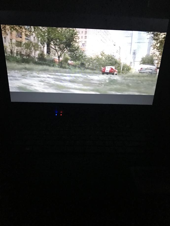 Film izlerken ortamın karanlık olmasını mı yoksa aydınlık olmasını mı tercih edersiniz ?