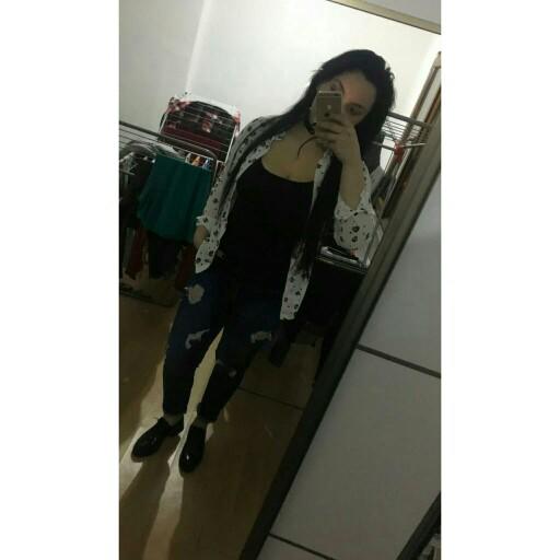 Loş alkollü canlı müzik yapan bir yere gidicem sizce ne giyilir??