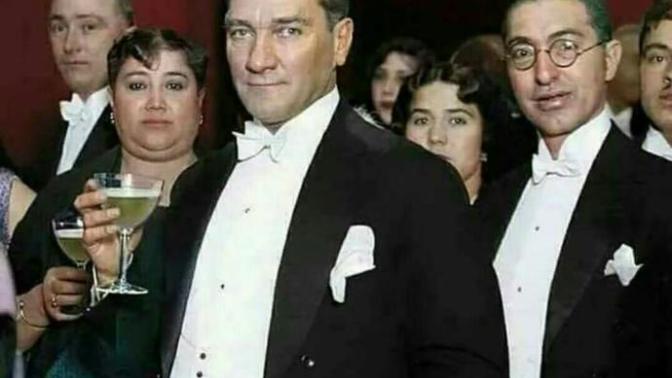 Mustafa Kemal Atatürk'ün renklendirilmiş ilk fotoğrafı çok karizma değil mi?