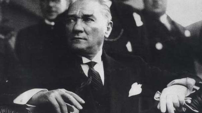 Mustafa Kemal Atatürk'ü sevmek zorunda mıyım, değil miyim?