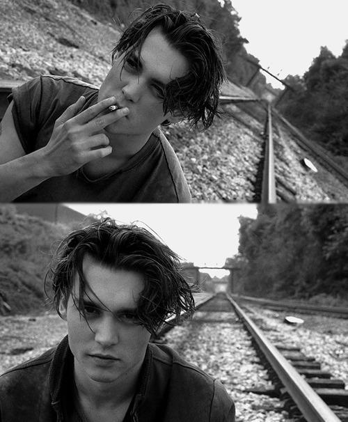 Sizce Johnny Depp'in gençliği mi yoksa Leonardo DiCaprio'nun gençliği mi?