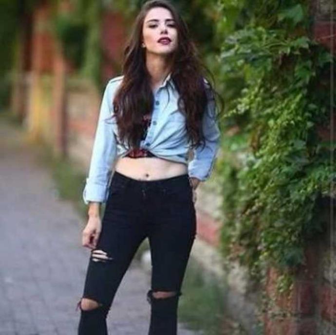 Özge Gürel mi Selin Şekerci mi??