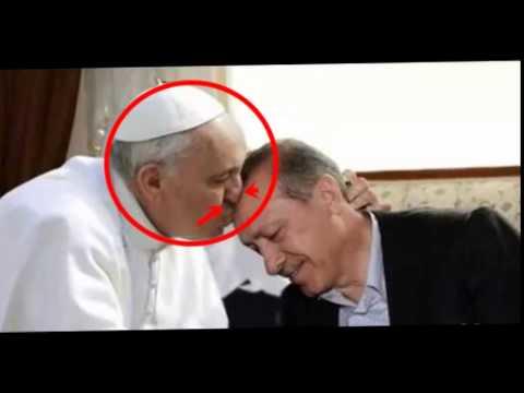 Tayyip Erdoğan ın papanın önünde eğilip alnından öptürmesine ne dersiniz ?