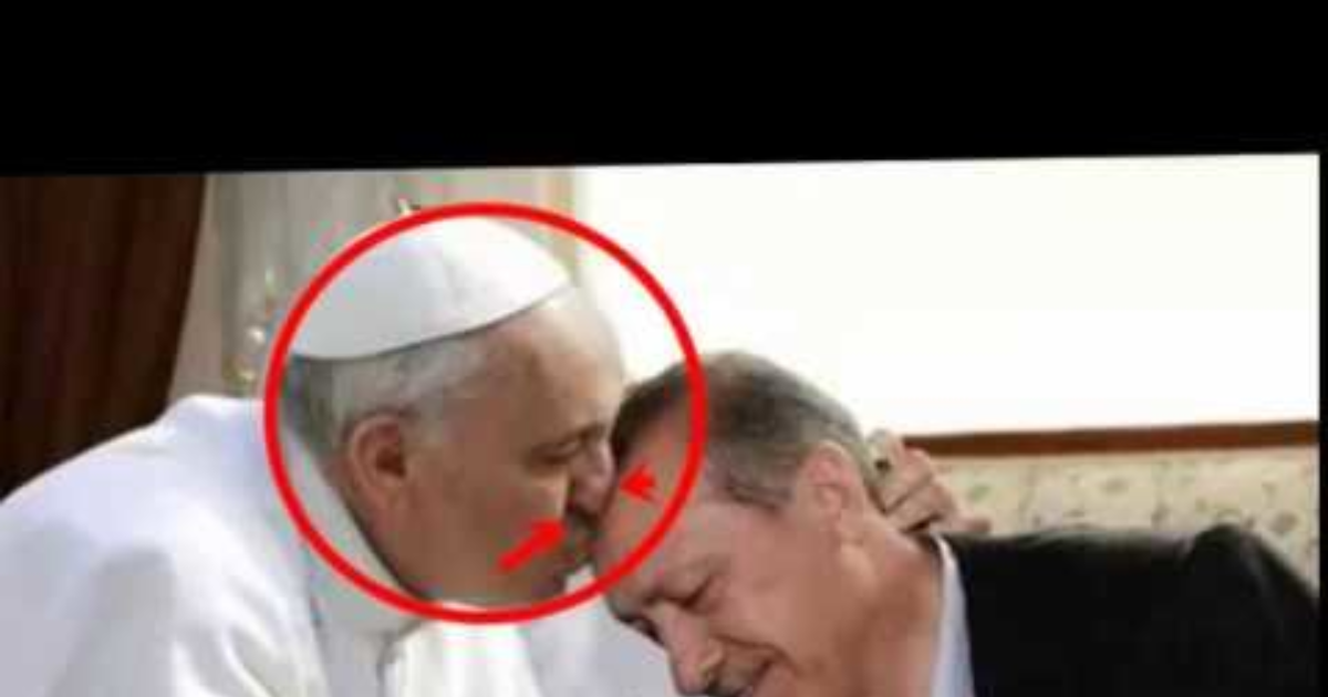 Tayyip Erdoğan ın papanın önünde eğilip alnından öptürmesine ne