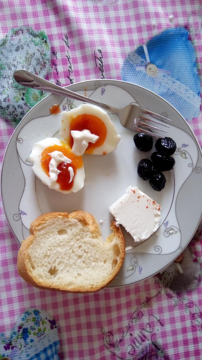 Ketçap ve mayonezli yumurta yiyen varmı?