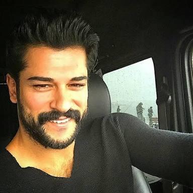 Burak Özçivit aşkından kainat güzelini reddetmiş.Fahriye'nin yerine birini alsa😔?Mesela bu siteden?Mesela ben😂?