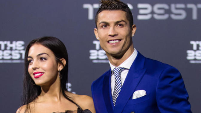 Bir yakışıklıyı daha kaybettiniz kızlar! Cristiano Ronaldo ile Georgina Rodriguez evleniyor, sizce uyumlular mı?