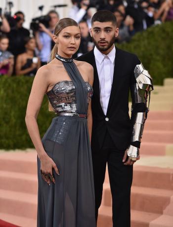 Zigi Mi, Zaylor Mı?