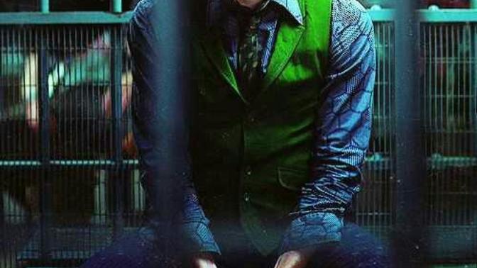 Bana şöyle joker gibi çok zeki, güzel replikleri bulunan bir karakter ve film önerisi olan var mı?